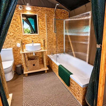 Οργανωμένο κάμπινγκ Safari Glamping Rhino Ventosa (Braga)